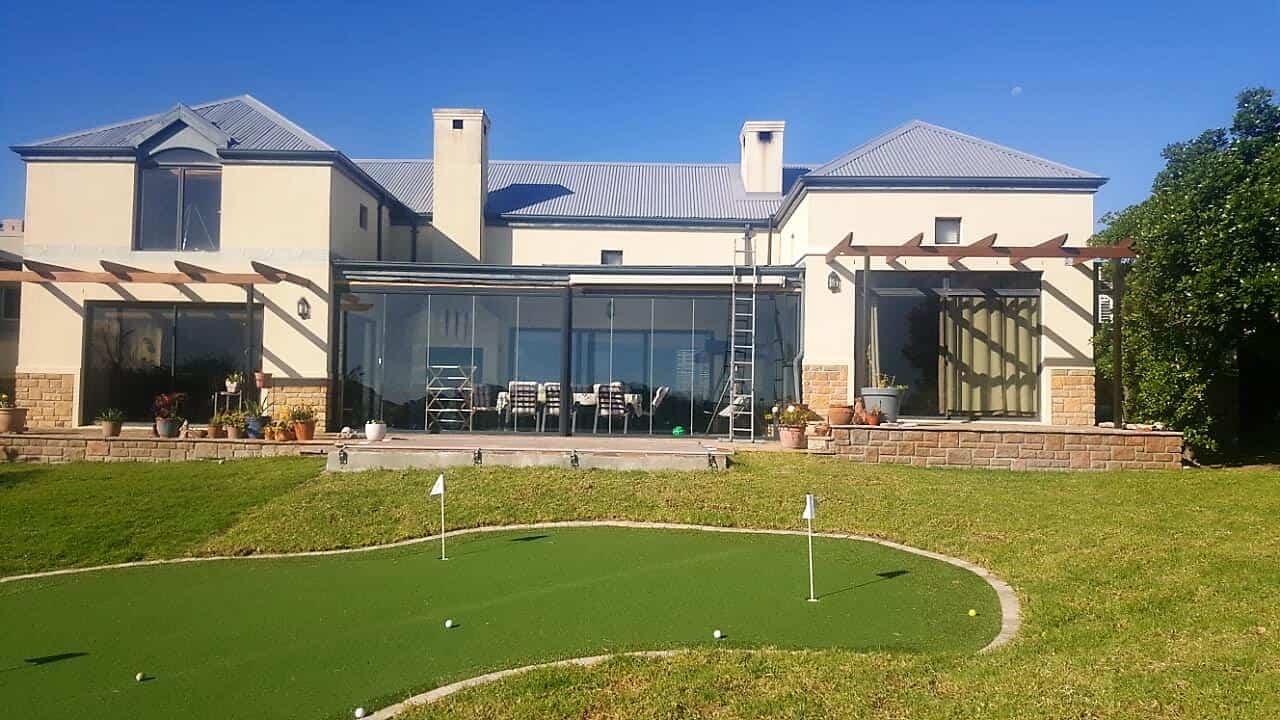 airless spray roof painting